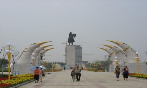 Zdjęcie CHINY / Mongolia Wewnętrzna / Hohhot / Pomnik Czyngis-chana