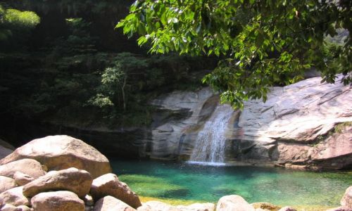 Zdjecie CHINY / brak / Emerald Valley, Anhui / Wodospad