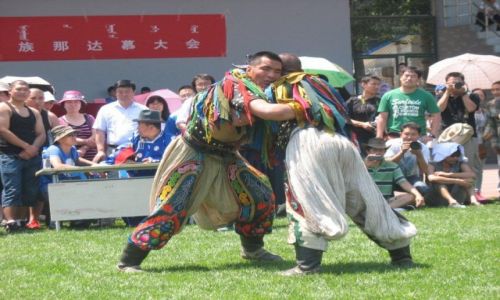 Zdjecie CHINY / Pekin / Uniwersytet Narodowoci / Tradycyjne zapasy mongolskie (boke)