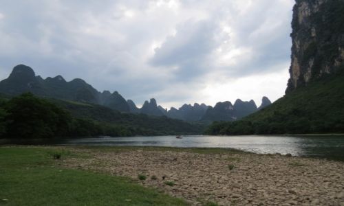 Zdjecie CHINY / Guilin / Yangshuo / Rzeka na spyw kajakowy w Guilin