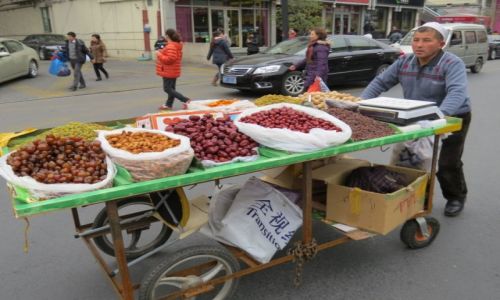 Zdjcie CHINY / Szanghaj / Szanghaj / Chiskie przysmaki uliczne 