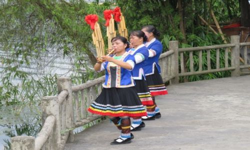 Zdjcie CHINY / Guilin / Yangshuo  / Kobiety z mniejszoci etnicznej w poudniowych Chinach 