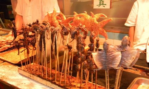 Zdjcie CHINY / Pekin / Wangfujing Snack Street / Smakowity kasek