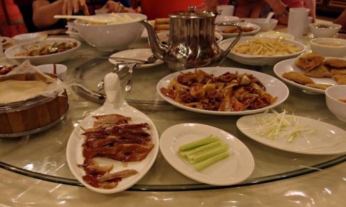 Zdjecie CHINY / Pekin / W restauracji / Kaczka po pekisku