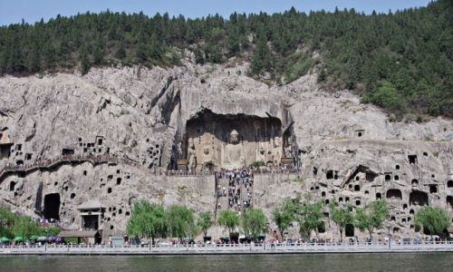 Zdjcie CHINY / Prowincja Henan / Okolice Longmen / Jaskinie