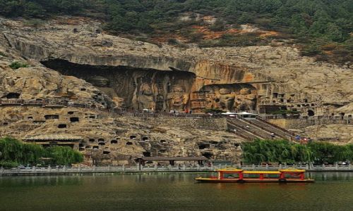 Zdjcie CHINY / prowincja Henan / Longmen k. Luoyang / Galeria Buddw