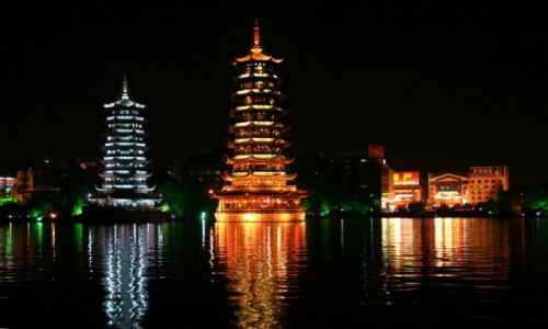 Zdjcie CHINY / Region Kuangsi / Guilin / Pagody Ksiycowa i Soneczna