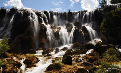 Zdjecie CHINY / Syczuan / Jiuzhaigou / Wodospad perowy
