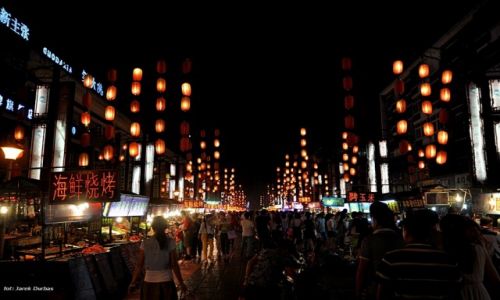 Zdjęcie CHINY / Luoyang / bazar w centrum / ulica