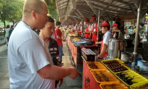 CHINY / Pekin / Pekin / Komu skorpiona,komu wa ?