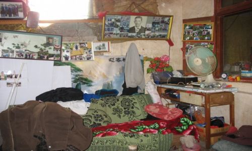 Zdjecie CHINY / - / Chiny poudniowe, okolice Dali / Za drzwiami chiskiego domu: salon