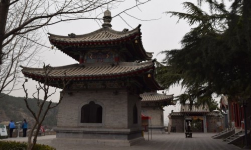 Zdjcie CHINY / Luoyang / Longmen / witynia  Longmen