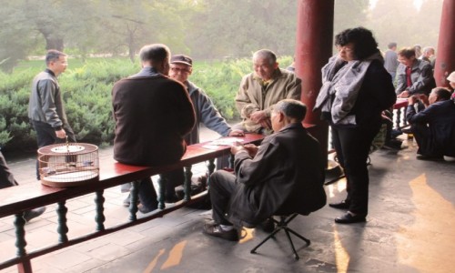 Zdjecie CHINY / Pekin / Świątynia Nieba / Partyjka w parku