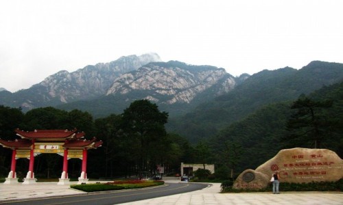 Zdjcie CHINY / prowincja Anhui / Tangkou / brama do P.N. Huang Shan