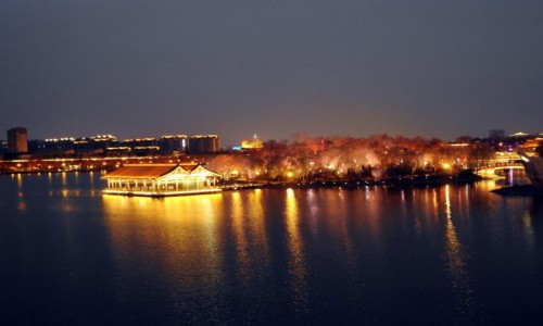 CHINY / Shaanxi / Xi'an / Nocne miasto 1