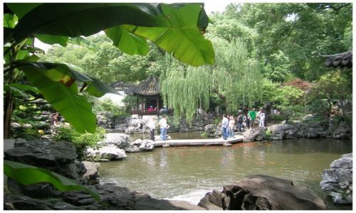 Zdjecie CHINY / Shanghai / Ogrod Yuyuan / Widok spod bananowca