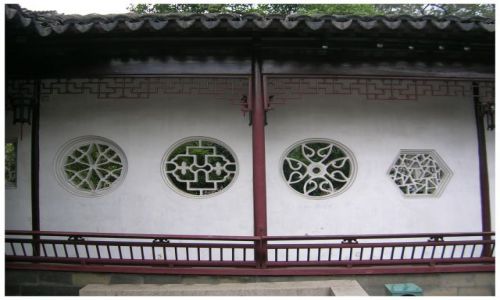 Zdjęcie CHINY / Chiny Wschodnie / Suzhou - Ogród Mistrza Sieci / Okienka