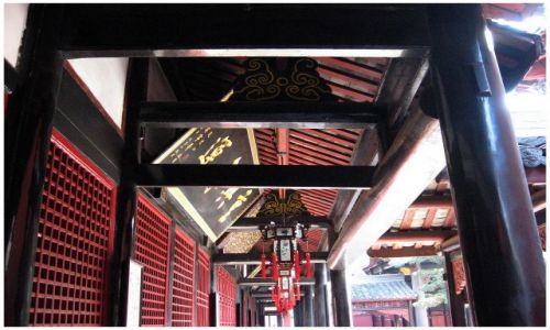Zdjęcie CHINY / Prow.Sichuan / Chengdu - świątynia Wenshu / Pod dachem...