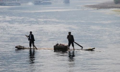 Zdjecie CHINY / Guilin / Rzeka Lijiang / Obwozny sklep na rzece Lijiang