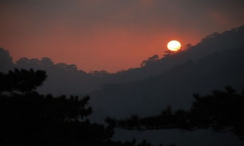 Zdjecie CHINY / Srodkowy wschod / Huangshan / Wschod slonca w gorach zoltych