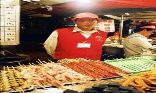 Zdjecie CHINY / brak / Pekin / nocny targ rzecz smacznych i mniej smacznych