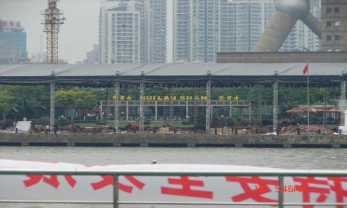 Zdjecie CHINY / Szanghaj  / Pudong / Po drugiej stronie rzeki