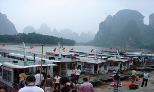 Zdjęcie CHINY / Guangzo / Guilin / Czekanie  na turystow