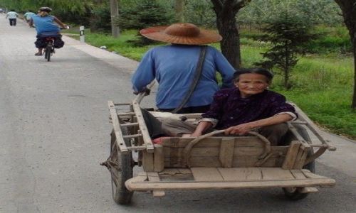 Zdjecie CHINY / brak / niedaleko HAMI / każdy ciągnie swój los przez życie :)))