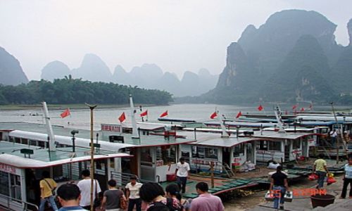 Zdjecie CHINY / Guilin / Rzeka Li / Przystan