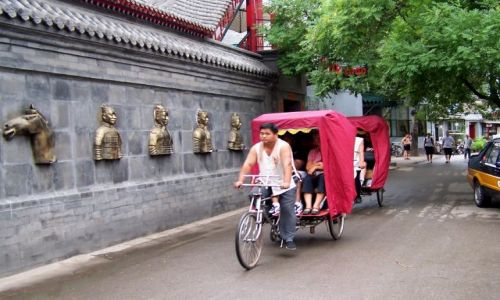 Zdjecie CHINY / brak / PEKIN, HUTONG WOKÓŁ WIEŻY DZWONU / RYKSZA