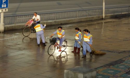 Zdjecie CHINY / brak / Shanghai / Poranne sprzątanie na Bundzie