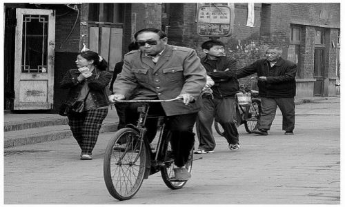 Zdjecie CHINY / brak / CHINY / MAO NA ROWERZE