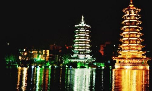 Zdjecie CHINY / Guangxi / Guilin / Pagody Słońca i Księżyca