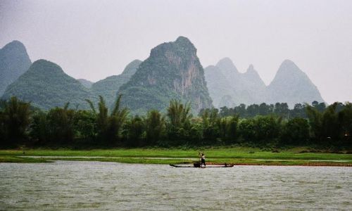 Zdjęcie CHINY / Guangxi / Jangshuo / mogoty nad Le