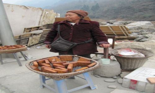 Zdjęcie CHINY /  Xiaoheing / na przełęczy górskiej / Przysmaki