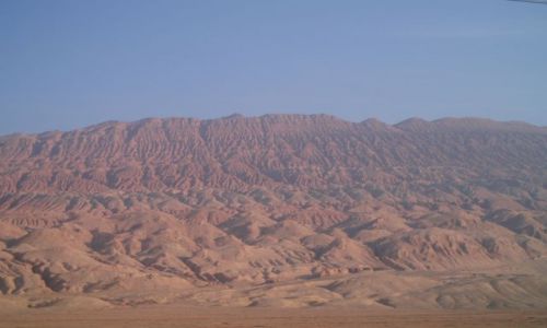 Zdjecie CHINY / Xinjiang / miasteczko na jedwabnym szlaku / Gory Flamingow