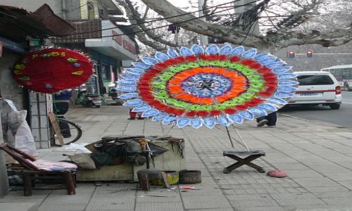 Zdjęcie CHINY / Wuhan / ulica / dekoracja przy warsztacie