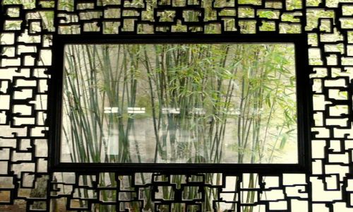 Zdjecie CHINY / Suzhou / ogród / ogród za oknem