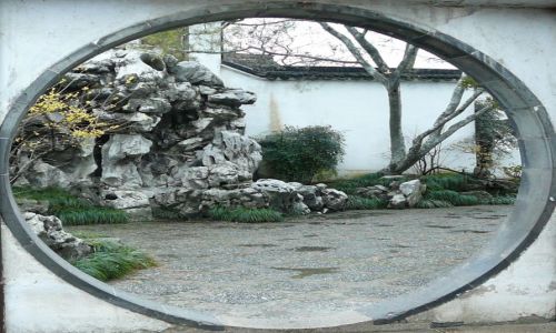 Zdjecie CHINY / Suzhou / ogrod / drzwi