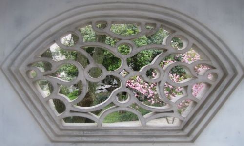 Zdjęcie CHINY / Suzhou / ogrod / a za oknem wiosna