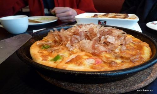 CHINY / - / Szanghaj / Kulinarnie - japoska pizza
