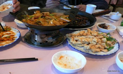 CHINY / - / Pekin / Kulinarnie - uczta w hutongach