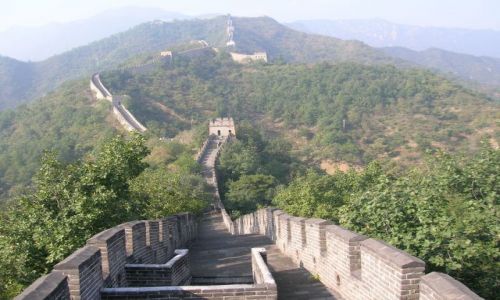 Zdjecie CHINY / Pekin / Wielki Mur / widok z muru i na mur