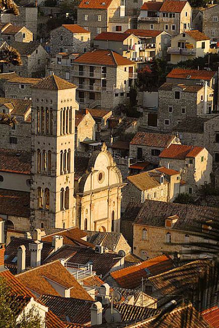 Zdjęcia: miasto Hvar, wyspa Hvar, Hvar- dachy urokliwego centrum, CHORWACJA Zdjęcia: miasto Hvar, wyspa Hvar, Hvar- dachy urokliwego centrum, CHORWACJA