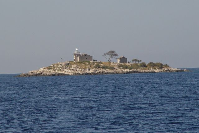 Zdjęcia: wyspa, Drvenicki kanal, Latarnia na kieszonkowej wyspie, CHORWACJA Zdjęcia: wyspa, Drvenicki kanal, Latarnia na kieszonkowej wyspie, CHORWACJA