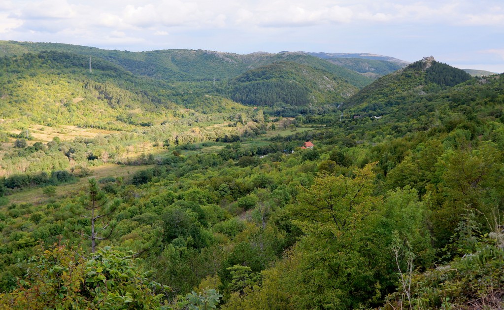Zdjęcia: między Kninem, a miejscowością Gračac, Dalmacja środkowa, zielone wzgórza..., CHORWACJA Zdjęcia: między Kninem, a miejscowością Gračac, Dalmacja środkowa, zielone wzgórza..., CHORWACJA