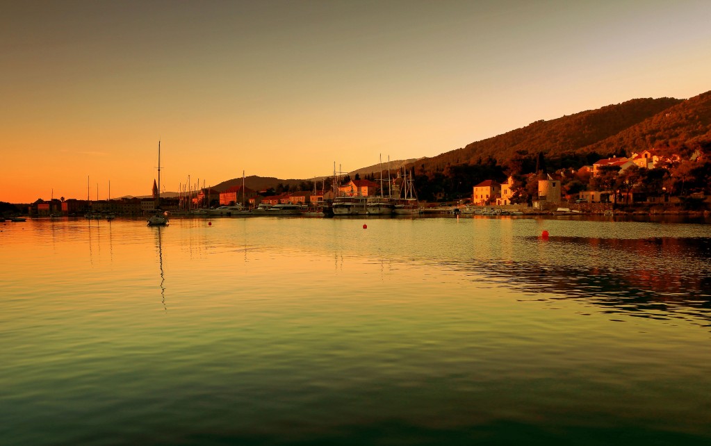 Zdjęcia: Stari Grad, Hvar, Złota godzina nad miastem, CHORWACJA Zdjęcia: Stari Grad, Hvar, Złota godzina nad miastem, CHORWACJA