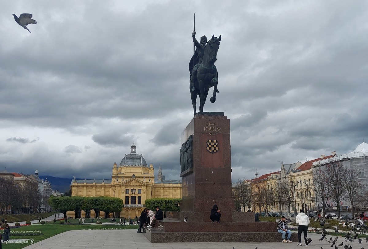 Zdjęcia: Plac króla Tomisława., Zagrzeb., Pomnik  konny króla Tomisława Chorwackiego, CHORWACJA Zdjęcia: Plac króla Tomisława., Zagrzeb., Pomnik  konny króla Tomisława Chorwackiego, CHORWACJA