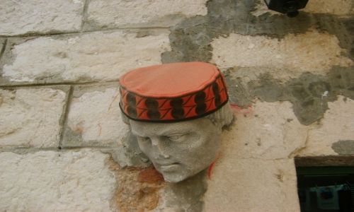 Zdjecie CHORWACJA / - / Szybenik  chorwackie nakrycie gowy / Corwacja