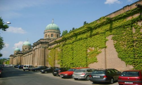 Zdjęcie CHORWACJA / - / Zagrzeb  Mury cmentarza / Zagrzeb